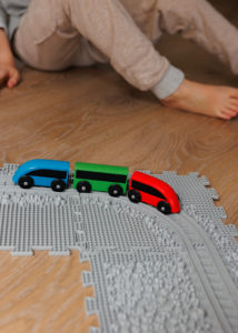 Oyuncak trenlerle Puzzle Tren Yolu ortopedik duyu matı